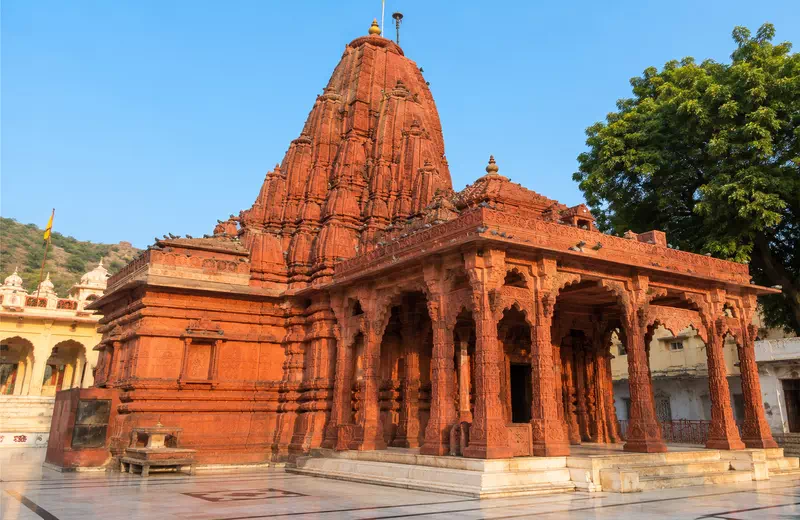 Red sandstone Brahma Temple with its distinctive spire in Pushkar, Rajasthan