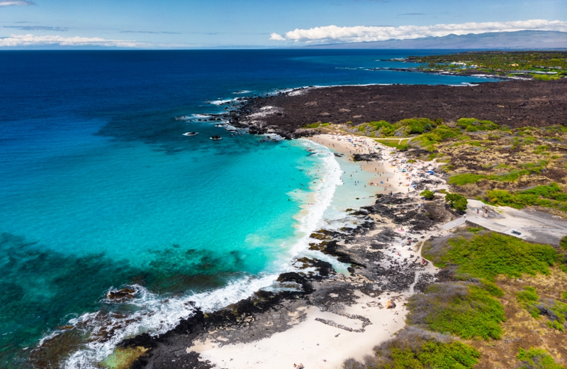 Discover Manini owali Beach