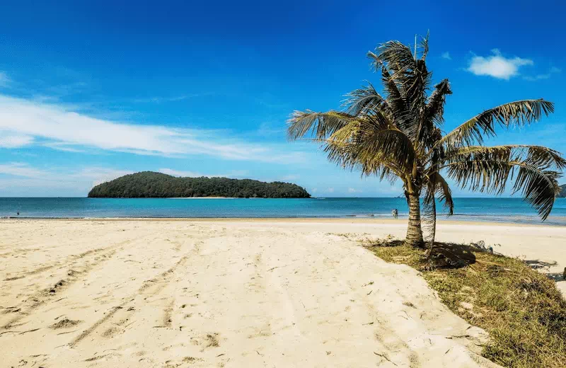 Best Time to Visit Pantai Cenang Beach