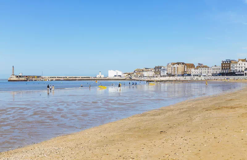 10 Best Beaches around London for a Seaside Day Trip